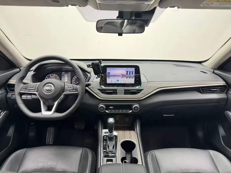 Nissan Altima Sound of nature 2022 2.0L XL-TLS Enjoy Edition 2023 — thumbnail 3