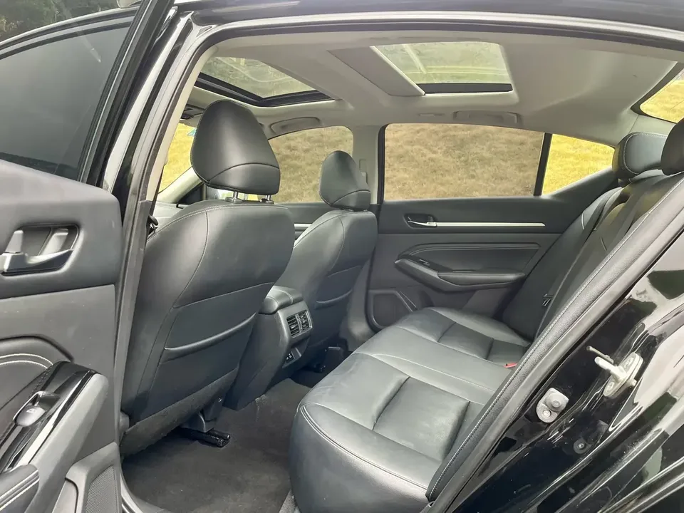 Nissan Altima Sound of nature 2022 2.0L XL-TLS Enjoy Edition 2023 — thumbnail 3