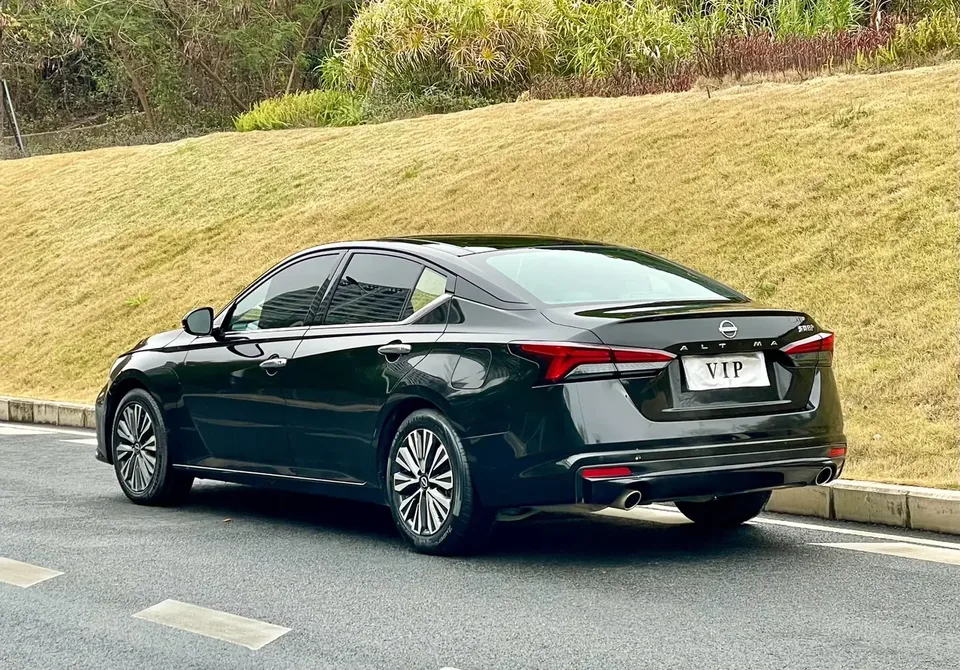 Nissan Altima Sound of nature 2022 2.0L XL-TLS Enjoy Edition 2023 — thumbnail 4