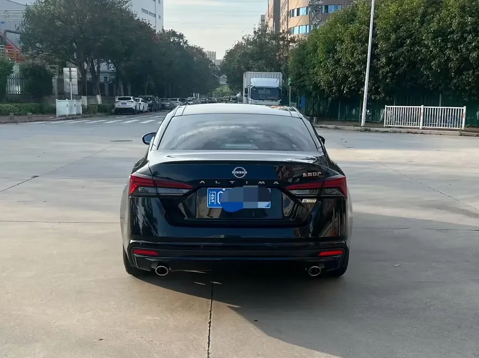 Nissan Altima Sound of nature 2024 2.0L SV Black Gold Edition 2024 — thumbnail 2