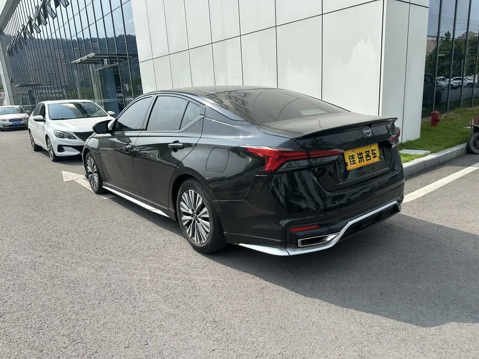 Nissan Altima Sound of nature 2022 2.0L XL-Upr Premium Edition 2023 — thumbnail 4