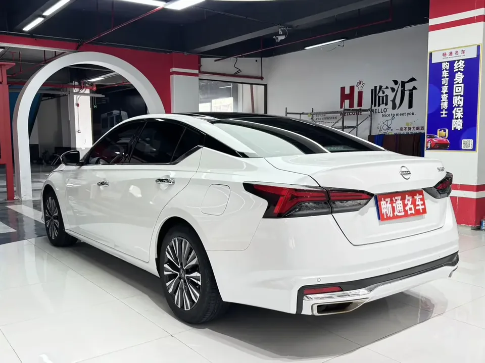 Nissan Altima Sound of nature 2022 2.0L XL-Upr Premium Edition 2023 — thumbnail 4