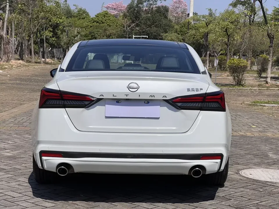 Nissan Altima Sound of nature 2022 2.0L XL-TLS Enjoy Edition 2023 — thumbnail 2