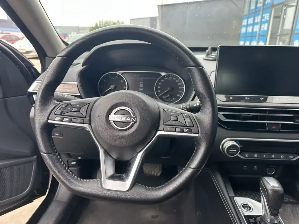 Nissan Altima Sound of nature 2022 2.0L XL-TLS Enjoy Edition 2024 — thumbnail 3