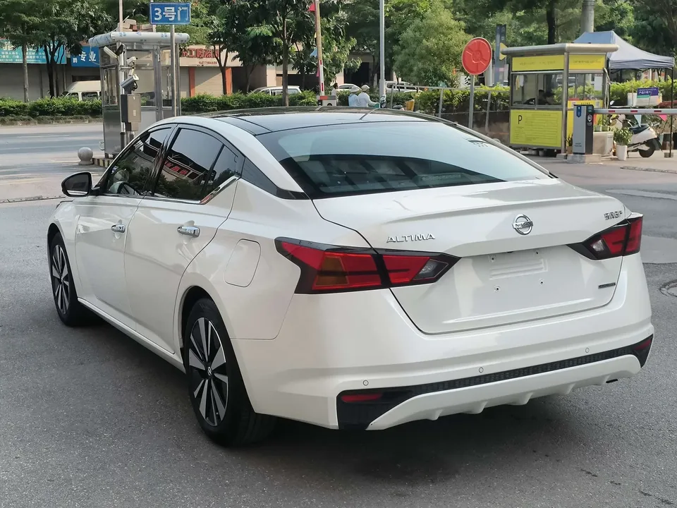 Nissan Altima Sound of nature 2021 2.0L XL Comfort Edition 2022 — thumbnail 4