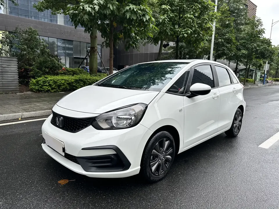 Honda FIT Fit 2022 1.5L CVT Trendy Sunroof Edition 2023 — photo 1, buy with delivery to Moscow
