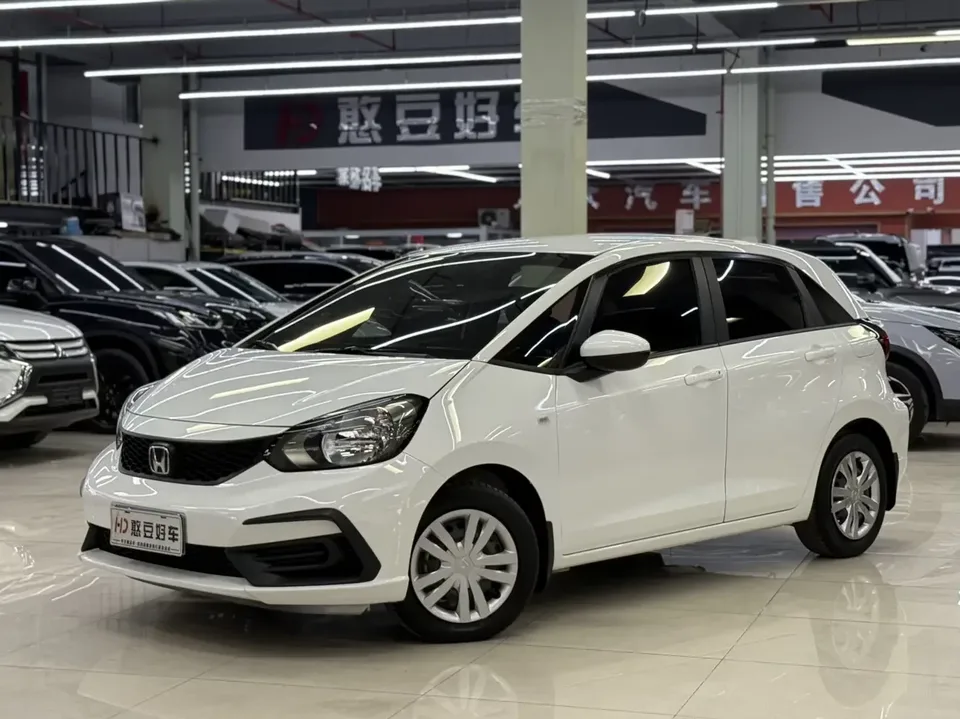 Honda FIT Fit 2021 1.5L CVT Trendy Edition 2022 — photo 1, buy with delivery to Moscow