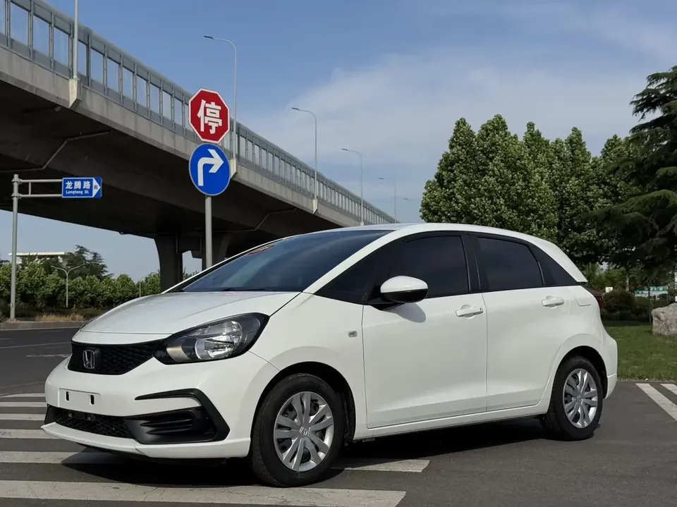 Honda FIT Fit 2021 1.5L CVT Trendy Edition 2023 — photo 1, buy with delivery to Moscow