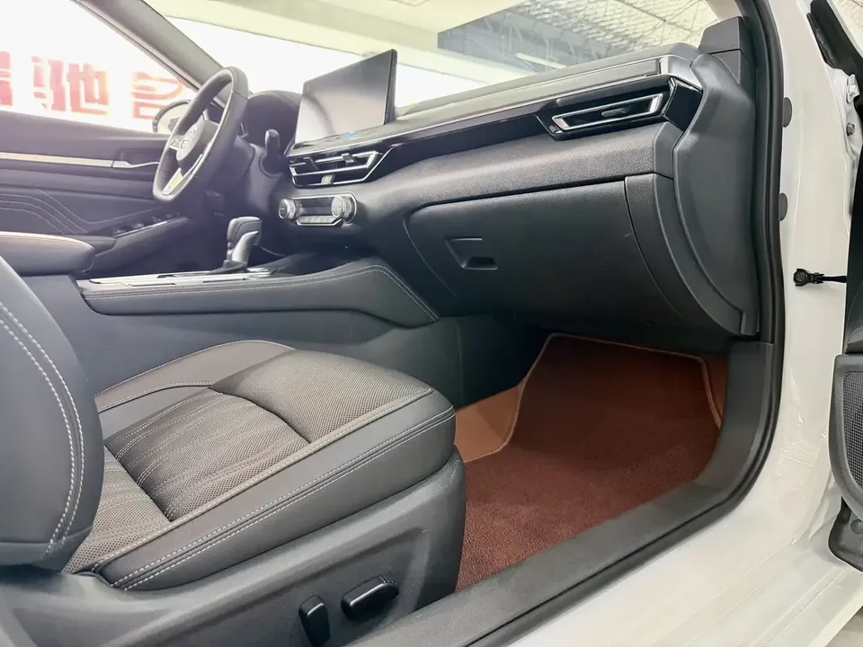 Nissan Altima Sound of nature 2022 2.0L XL-Upr Premium Edition 2023 — thumbnail 3