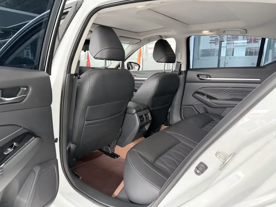 Nissan Altima Sound of nature 2022 2.0L XL-Upr Premium Edition 2023 — thumbnail 5