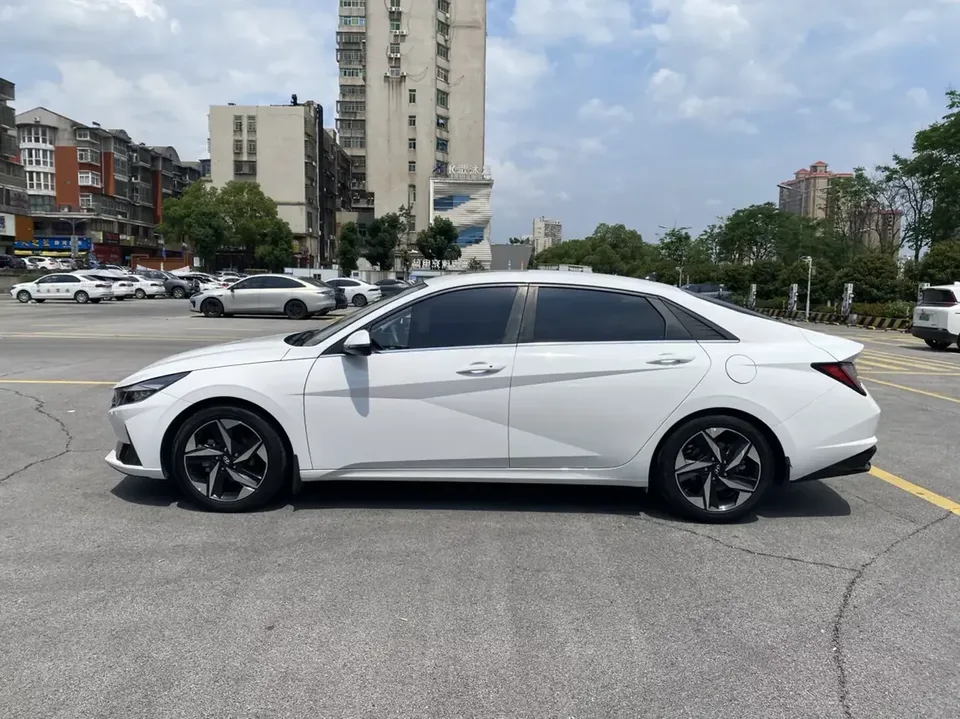 Hyundai Elantra Elantra 2021 1.5L CVT LUX Premium Edition 2022 — thumbnail 4