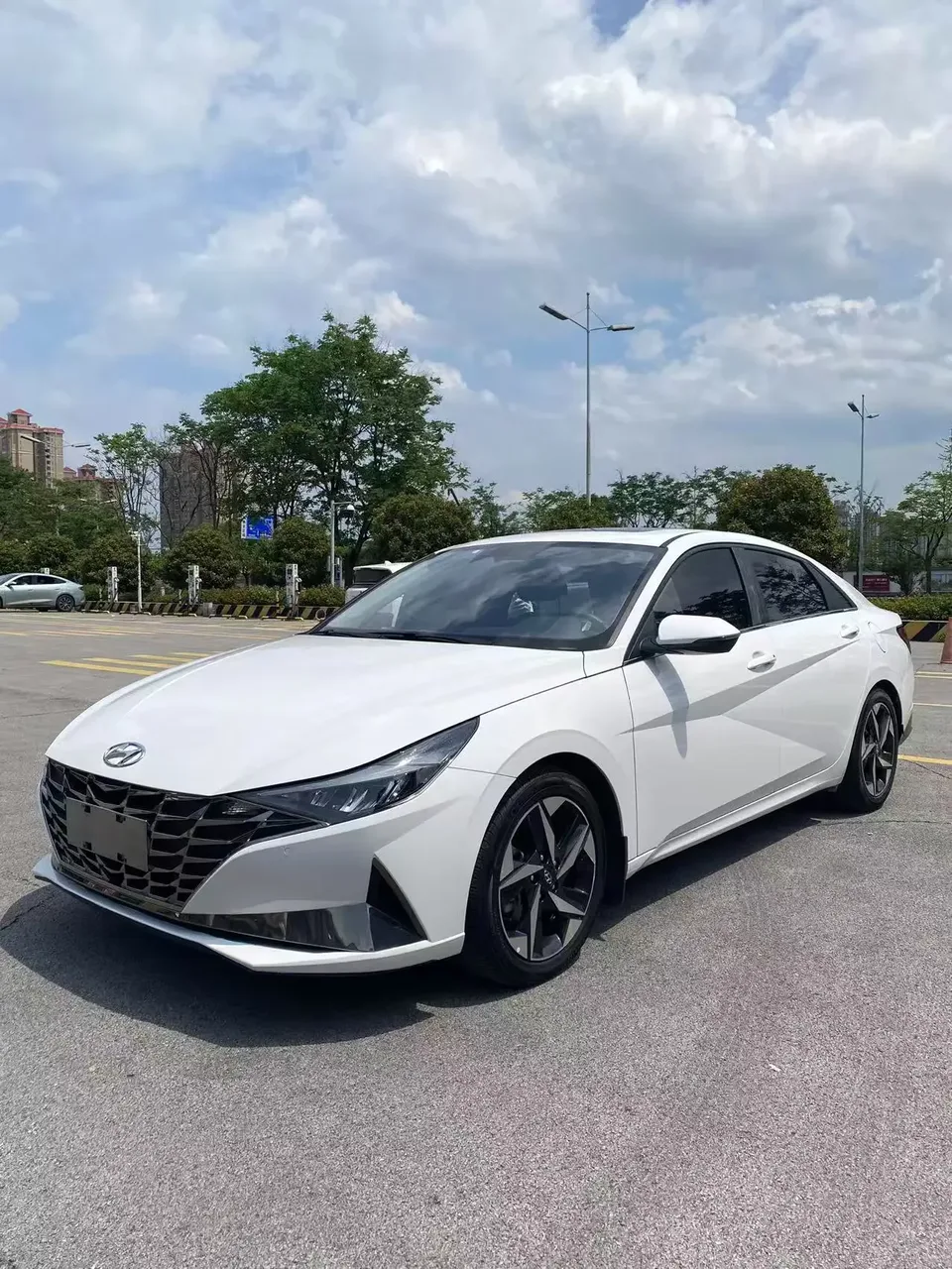 Hyundai Elantra Elantra 2021 1.5L CVT LUX Premium Edition 2022 — photo 1, buy with delivery to Moscow