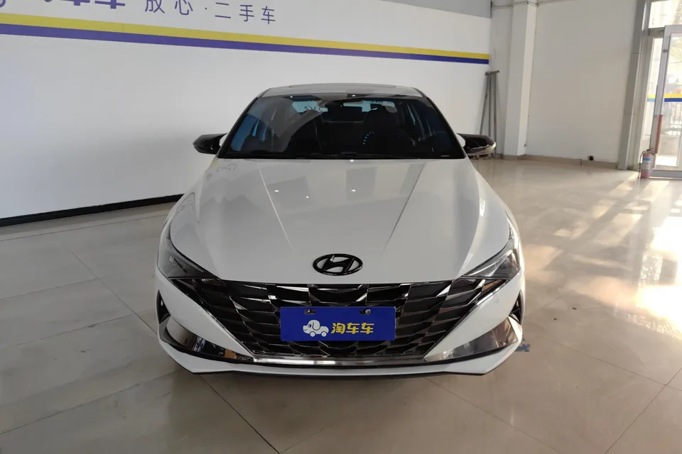 Hyundai Elantra Elantra 2021 1.5L CVT LUX Premium Edition 2022 — photo 1, buy with delivery to Moscow