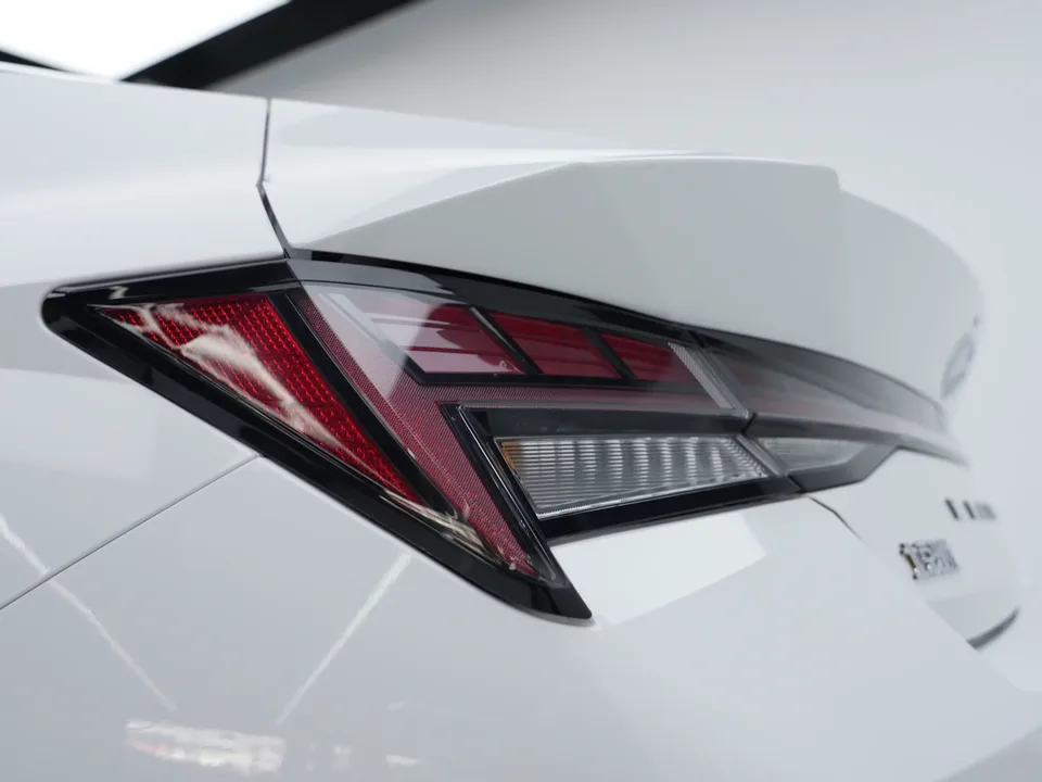 Hyundai Elantra Elantra 2022 1.5L CVT LUX Premium Edition 2023 — thumbnail 4