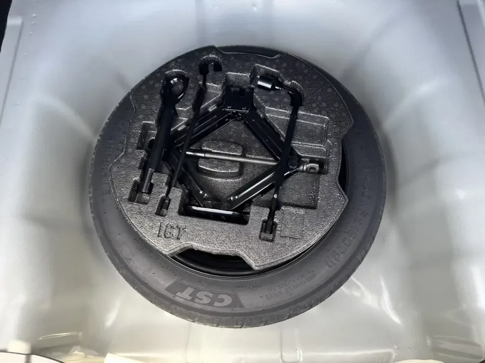 Hyundai Elantra Elantra 2023 1.5L CVT LUX Premium Edition 2023 — thumbnail 3