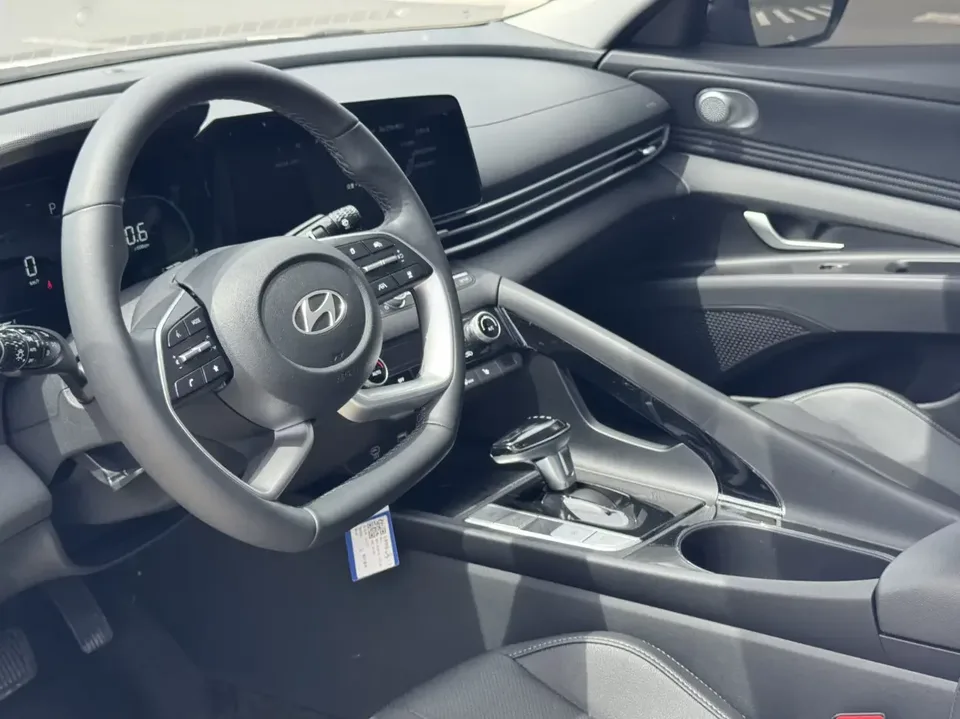 Hyundai Elantra Elantra 2023 1.5L CVT LUX Premium Edition 2023 — thumbnail 4