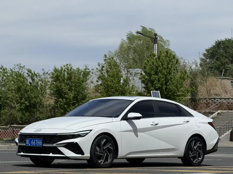 Hyundai Elantra Elantra 2023 1.5L CVT LUX Premium Edition 2023 — photo 1, buy with delivery to Moscow