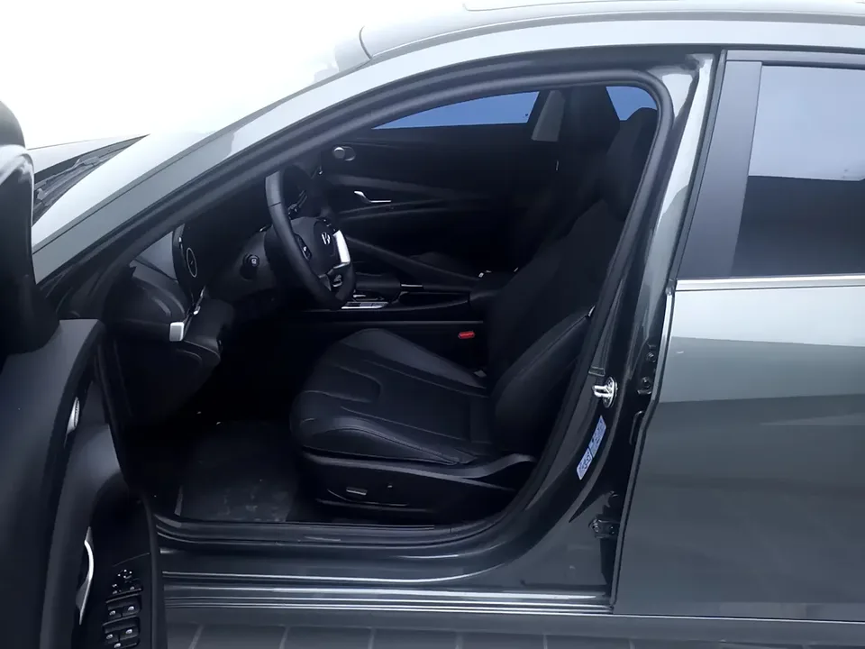 Hyundai Elantra Elantra 2023 1.5L CVT LUX Premium Edition 2024 — thumbnail 5