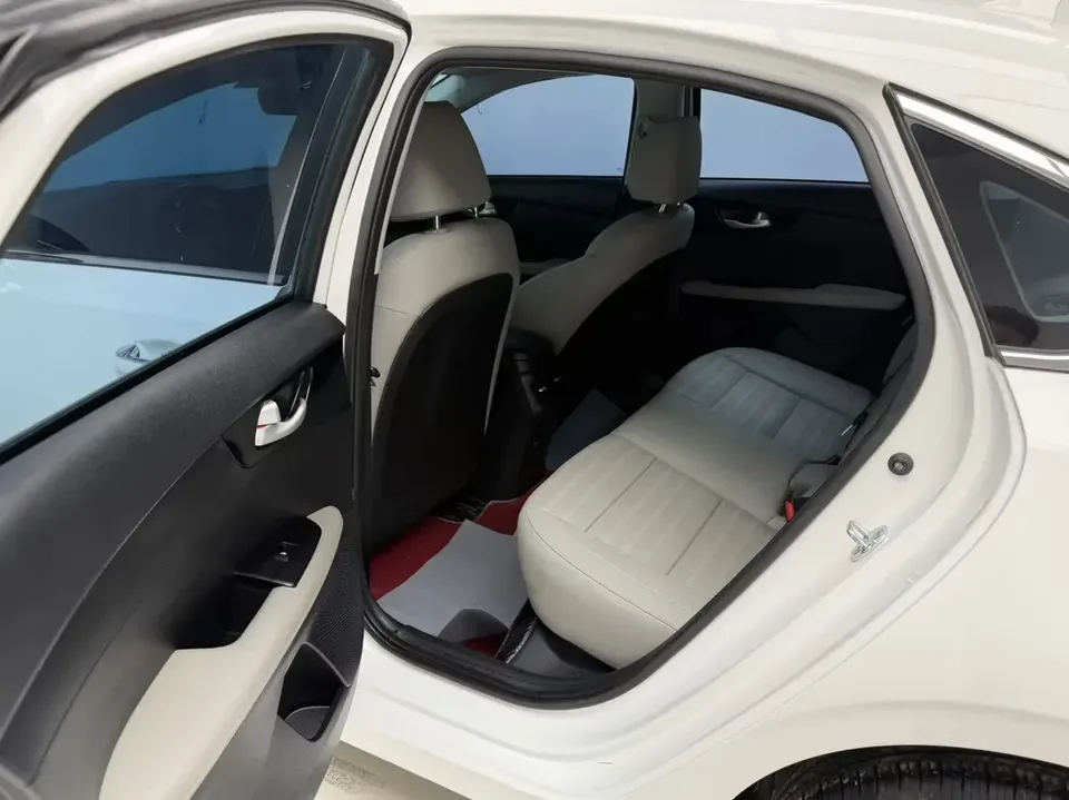 Kia K3 Kia K3 2023 1.5L IVT Deluxe Edition 2023 — thumbnail 4