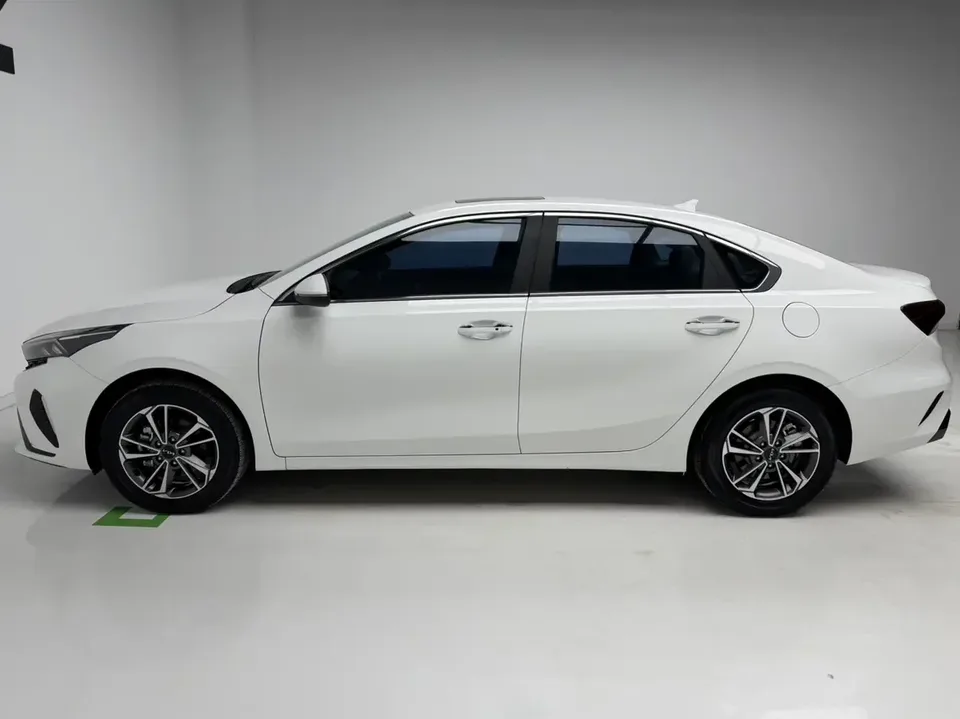 Kia K3 Kia K3 2023 1.5L IVT Deluxe Edition 2023 — photo 1, buy with delivery to Moscow