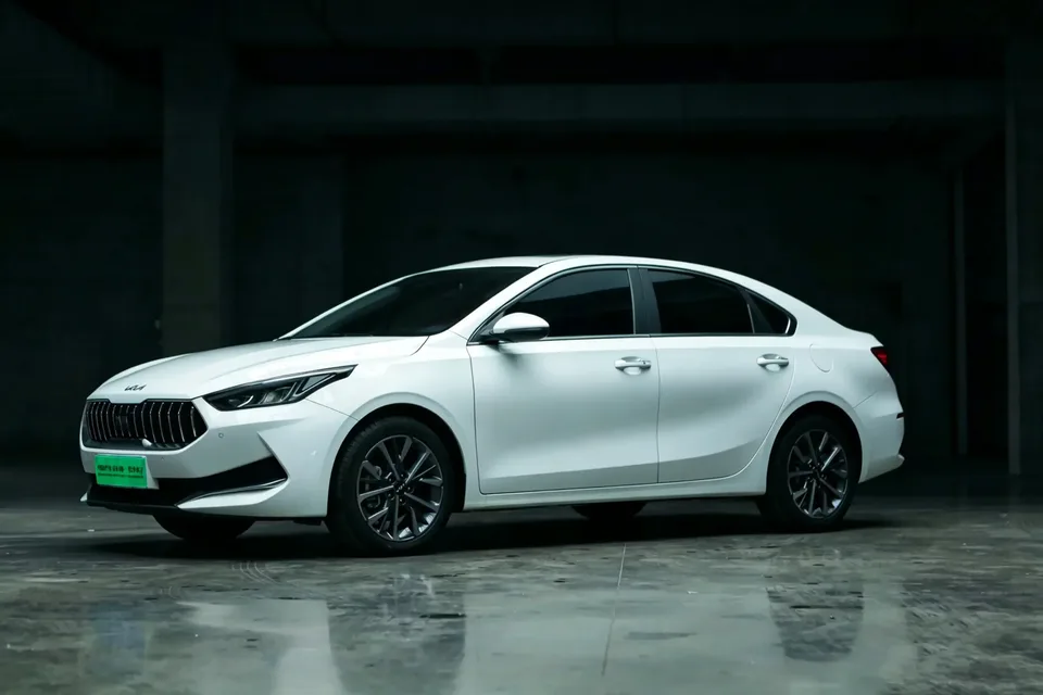 Kia K3 Kia K3 2021 1.5L CVT New Edition 2023 — photo 1, buy with delivery to Moscow