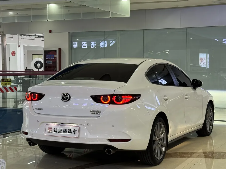 Mazda Axela Mazda3 Angkesela 2021 2.0L Automatic Premium Edition 2022 — thumbnail 2