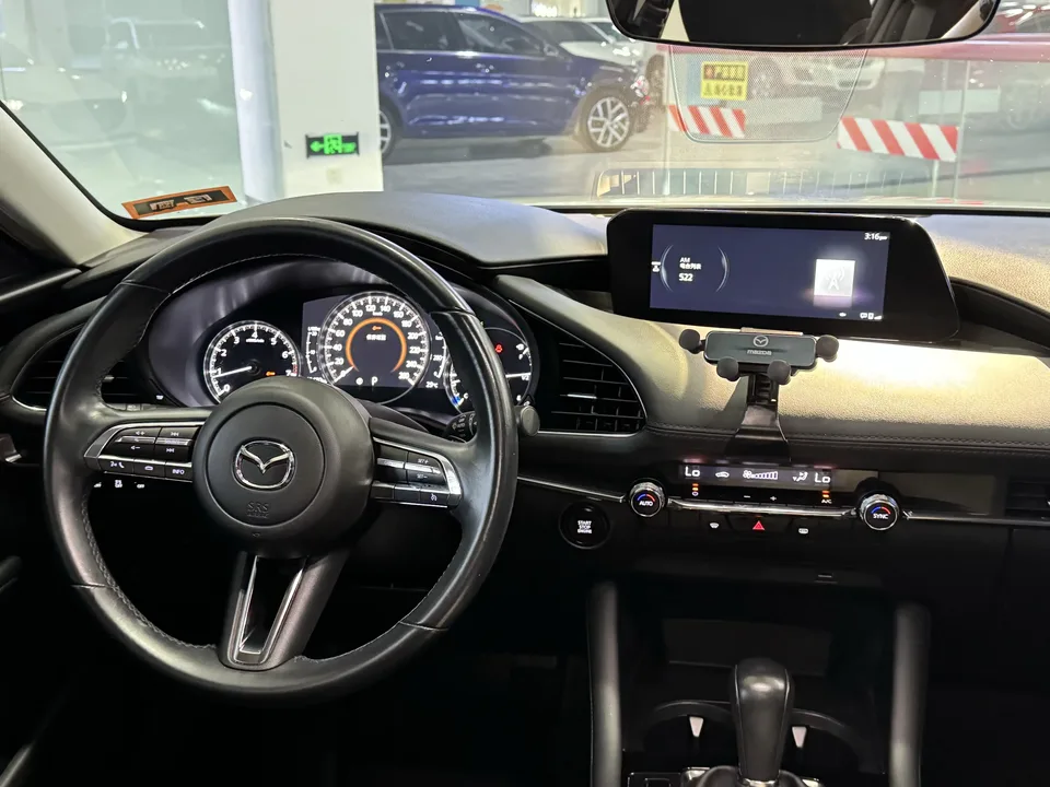 Mazda Axela Mazda3 Angkesela 2021 2.0L Automatic Premium Edition 2022 — thumbnail 4