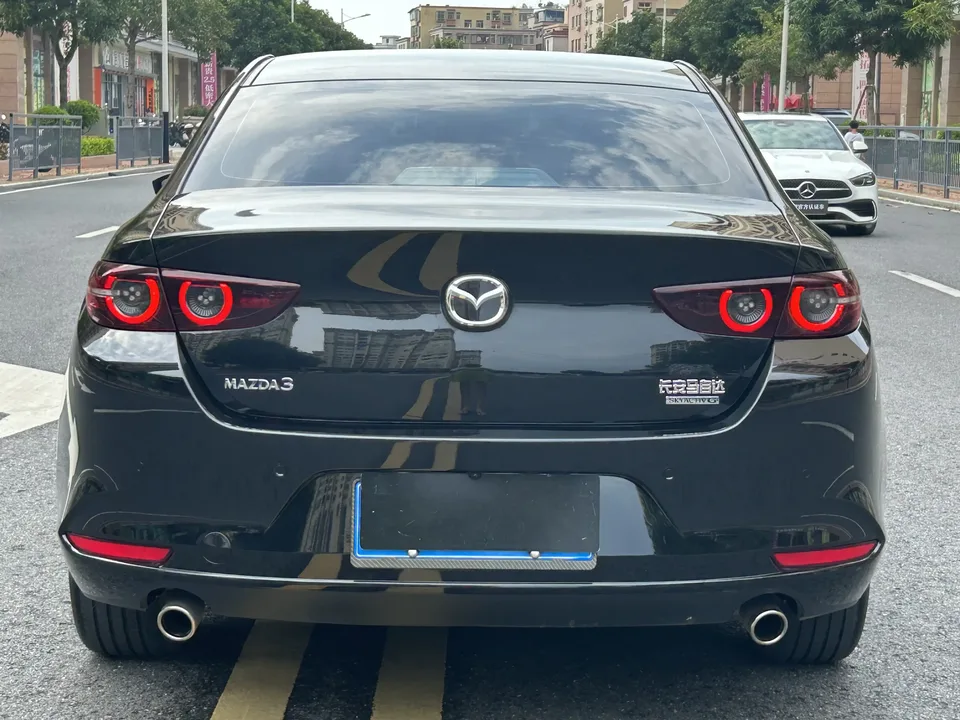 Mazda Axela Mazda3 Angkesela 2023 2.0L Automatic Premium Edition 2025 — thumbnail 2