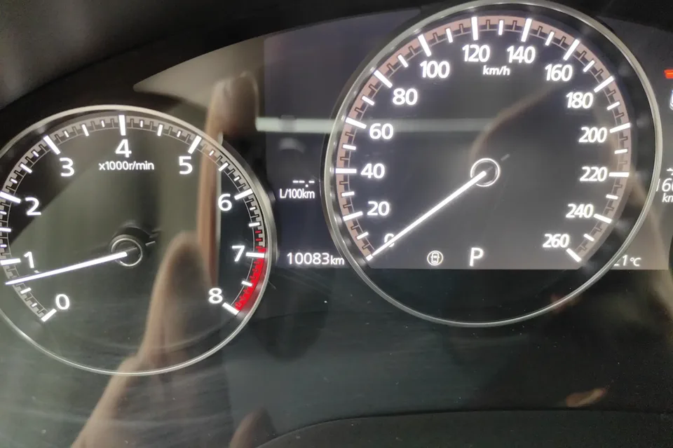 Mazda Axela Mazda3 Angkesela 2023 2.0L Automatic Premium Edition 2024 — thumbnail 4