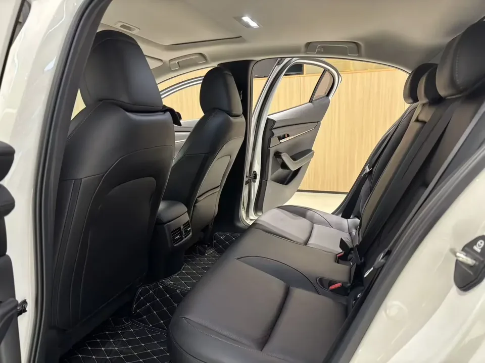 Mazda Axela Mazda3 Angkesela 2023 2.0L Automatic Quality Edition 2025 — thumbnail 5