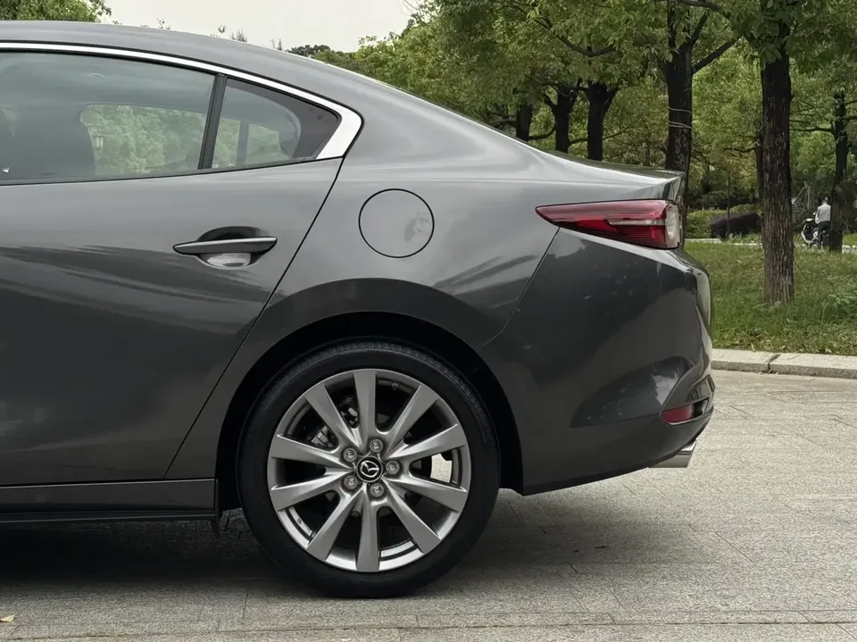 Mazda Axela Mazda3 Angkesela 2023 2.0L Automatic Premium Edition 2024 — миниатюра 4