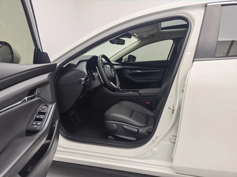 Mazda Axela Mazda3 Angkesela 2023 2.0L Automatic Elegant Edition 2024 — thumbnail 5