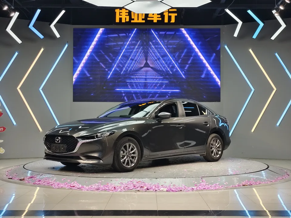 Mazda Axela Mazda3 Angkesela 2022 2.0L Automatic Elegant Edition 2023 — photo 1, buy with delivery to Moscow