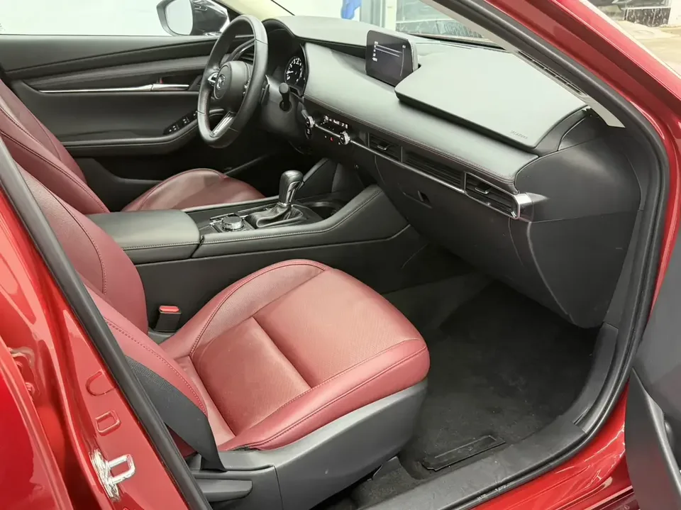Mazda Axela Mazda3 Angkesela 2023 2.0L Automatic Premium Edition 2024 — миниатюра 3