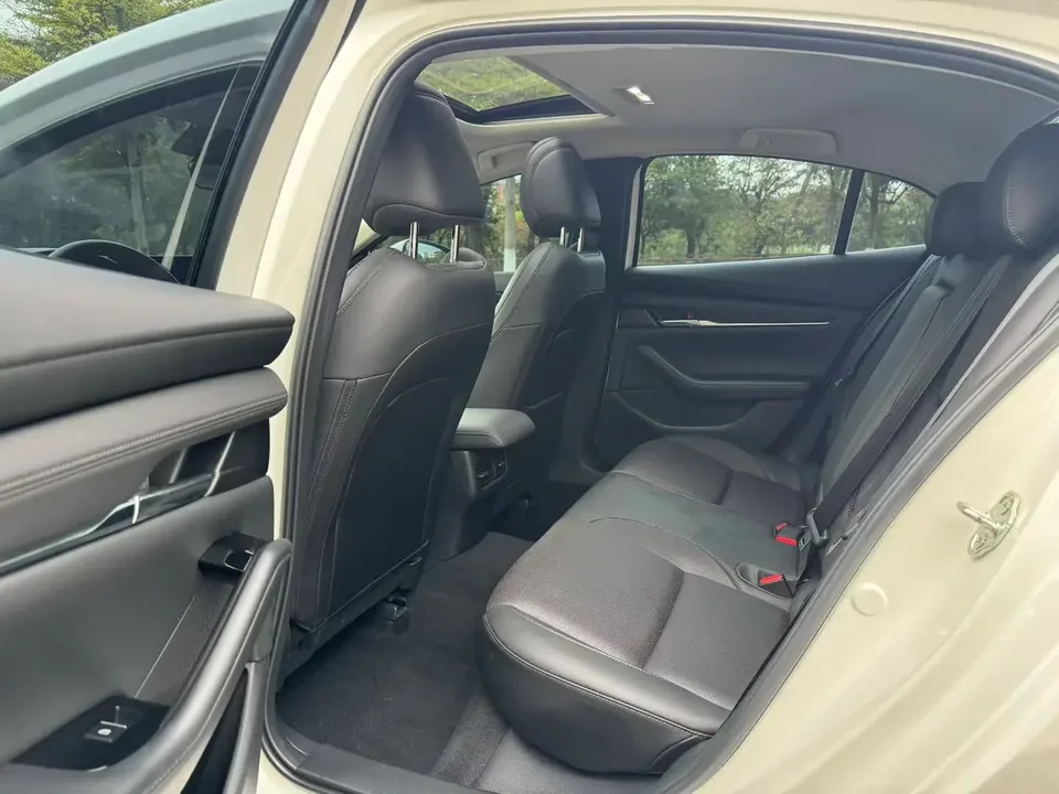 Mazda Axela Mazda3 Angkesela 2022 2.0L Automatic Elegant Edition 2023 — thumbnail 3