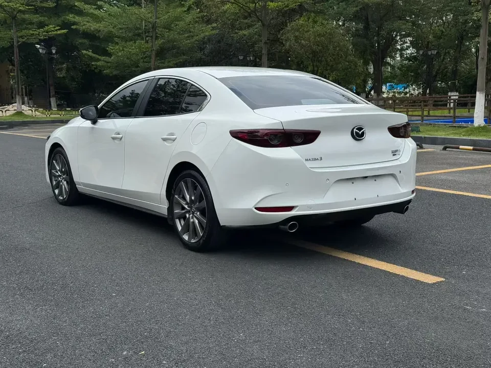 Mazda Axela Mazda3 Angkesela 2022 2.0L Automatic Elegant Edition 2023 — thumbnail 4