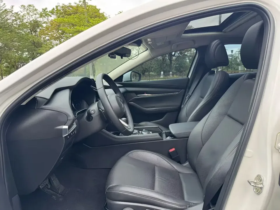 Mazda Axela Mazda3 Angkesela 2022 2.0L Automatic Elegant Edition 2023 — thumbnail 5