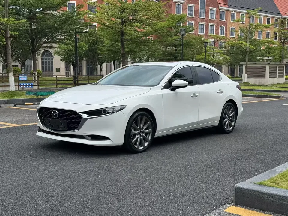 Mazda Axela Mazda3 Angkesela 2022 2.0L Automatic Elegant Edition 2023 — photo 1, buy with delivery to Moscow