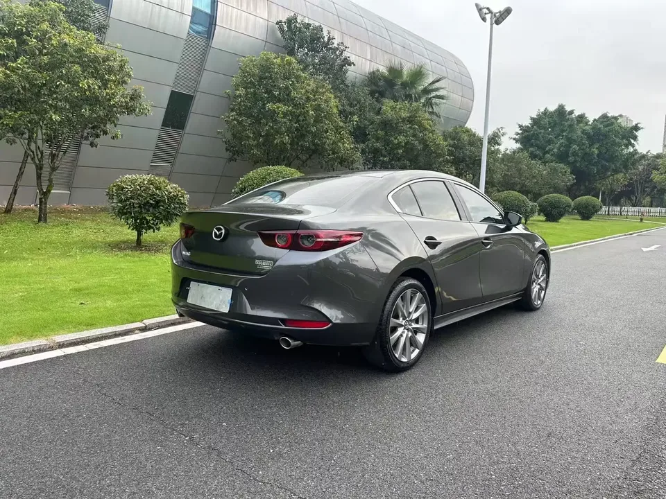 Mazda Axela Mazda3 Angkesela 2022 2.0L Automatic Premium Edition 2023 — thumbnail 2