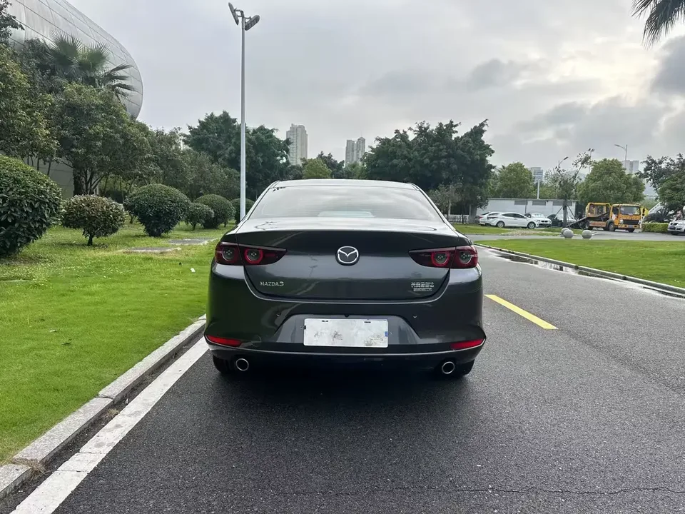 Mazda Axela Mazda3 Angkesela 2022 2.0L Automatic Premium Edition 2023 — thumbnail 4