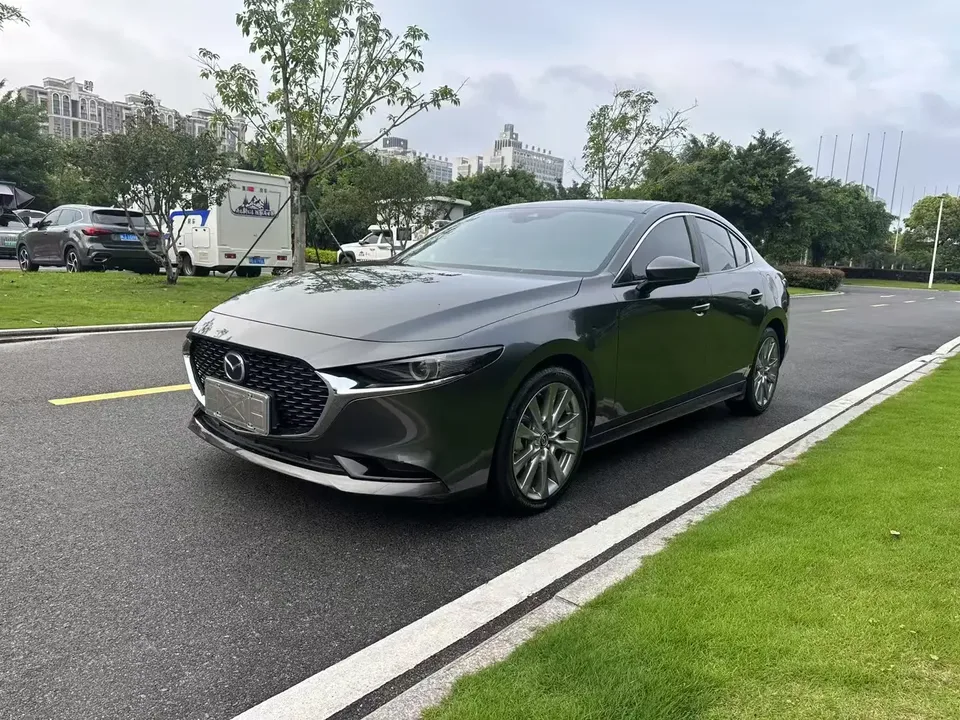 Mazda Axela Mazda3 Angkesela 2022 2.0L Automatic Premium Edition 2023 — photo 1, buy with delivery to Moscow