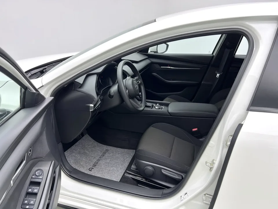 Mazda Axela Mazda3 Angkesela 2023 2.0L Automatic Quality Edition 2024 — thumbnail 5