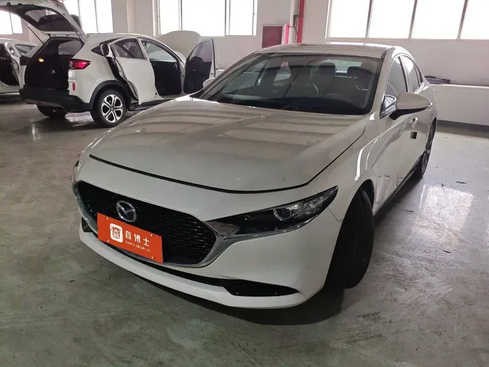 Mazda Axela Mazda3 Angkesela 2022 2.0L Automatic Elegant Edition 2022 — photo 1, buy with delivery to Moscow