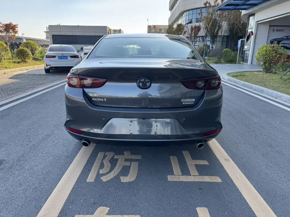 Mazda Axela Mazda3 Angkesela 2021 2.0L Automatic Premium Edition 2022 — thumbnail 2