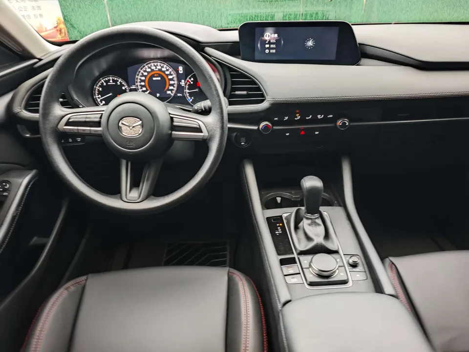 Mazda Axela Mazda3 Angkesela 2023 2.0L Automatic Premium Edition 2023 — thumbnail 4