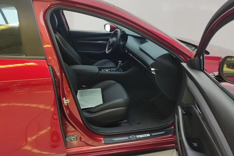 Mazda Axela Mazda3 Angkesela 2023 2.0L Automatic Premium Edition 2025 — thumbnail 3