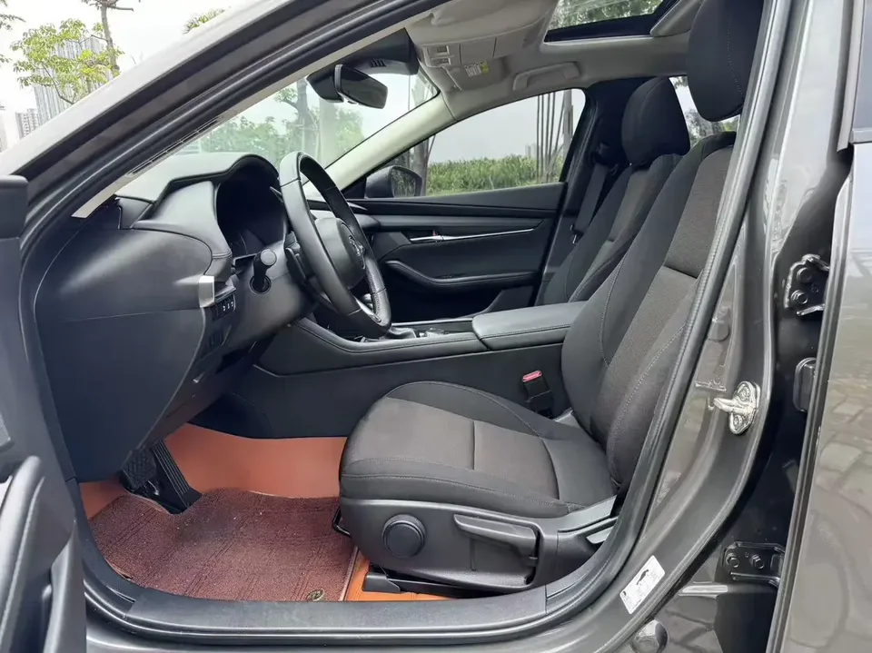 Mazda Axela Mazda3 Angkesela 2023 2.0L Automatic Premium Edition 2023 — thumbnail 4