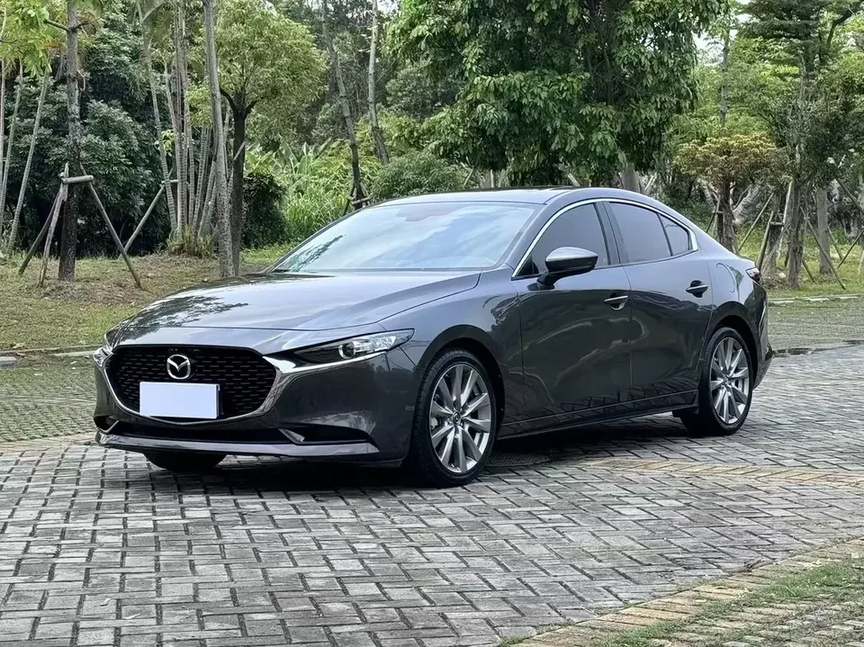 Mazda Axela Mazda3 Angkesela 2023 2.0L Automatic Premium Edition 2023 — photo 1, buy with delivery to Moscow