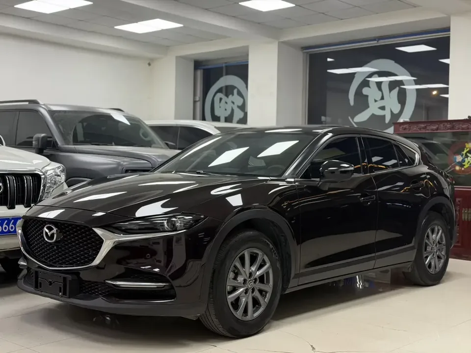 Mazda CX-4 Mazda CX-4 2021 2.0L 2WD Blue Sky Vitality Edition 2022 — photo 1, buy with delivery to Moscow