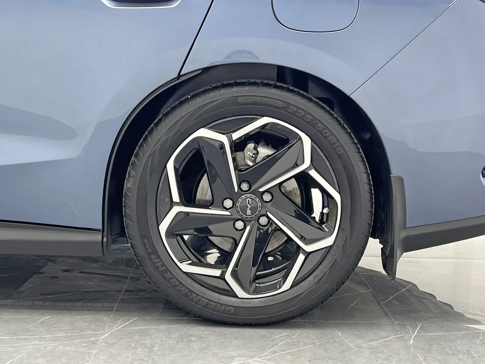 BYD Seal 06DM Seal 06DM 2024 DM-i 120KM Flagship 2024 — миниатюра 3